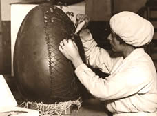 Confeiteiro frances fazendo ovo de chocolate gigante, ovo de páscoa